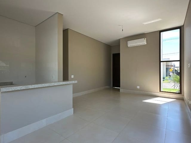 Casa com 300m² 3 quartos e 2 banheiros, à venda, no bairro Estância Hípica em Nova Odessa