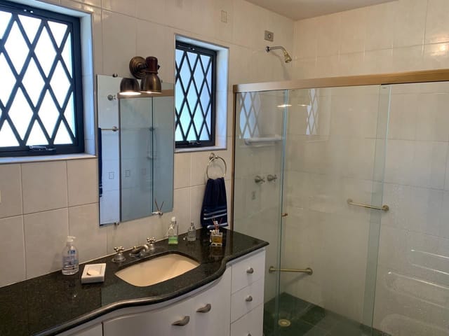 Casa com 2400m² 6 quartos e 6 banheiros, à venda ou para alugar, no bairro Urbanova em São José dos Campos