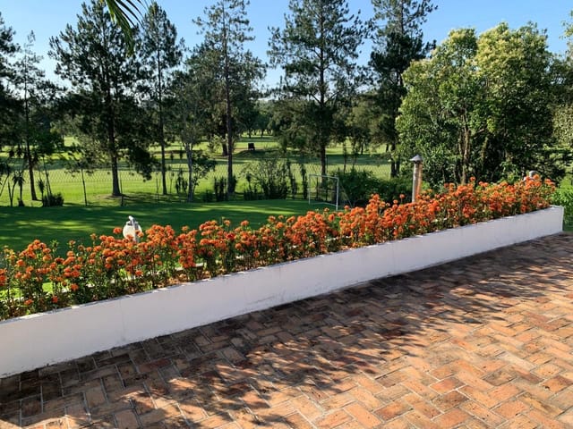 Casa com 2400m² 6 quartos e 6 banheiros, à venda ou para alugar, no bairro Urbanova em São José dos Campos