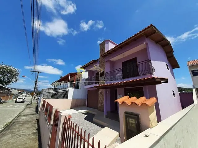 Casa com 300m² 4 quartos e 3 banheiros, à venda, no bairro Flor de Napolis em São José