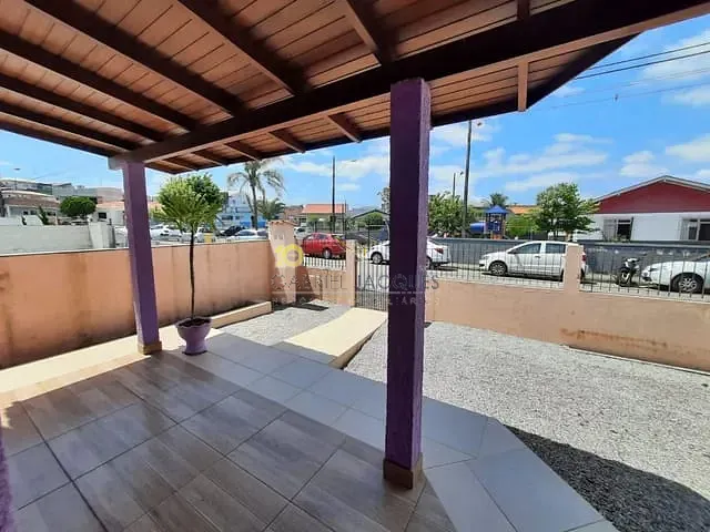 Casa com 300m² 4 quartos e 3 banheiros, à venda, no bairro Flor de Napolis em São José