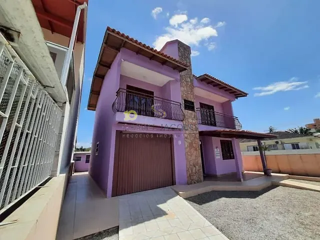 Casa com 300m² 4 quartos e 3 banheiros, à venda, no bairro Flor de Napolis em São José