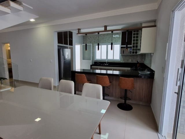 Casa com 250m² 3 quartos e 5 banheiros, à venda, no bairro Bosque em Vinhedo
