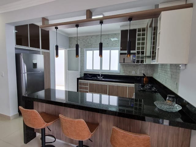 Casa com 250m² 3 quartos e 5 banheiros, à venda, no bairro Bosque em Vinhedo