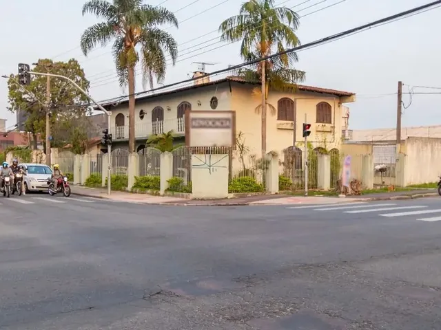 Casa com 506m² 3 quartos e 5 banheiros, à venda, no bairro Boqueirão em Curitiba