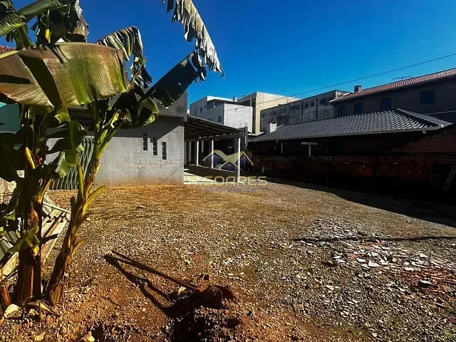 Casa com 390m² 3 quartos e 2 banheiros, à venda, no bairro Iguaçu em Araucária