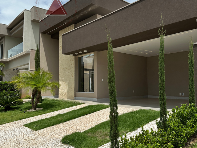 Casa com 360m² 3 quartos e 5 banheiros, à venda, no bairro Parque Universitário em Franca