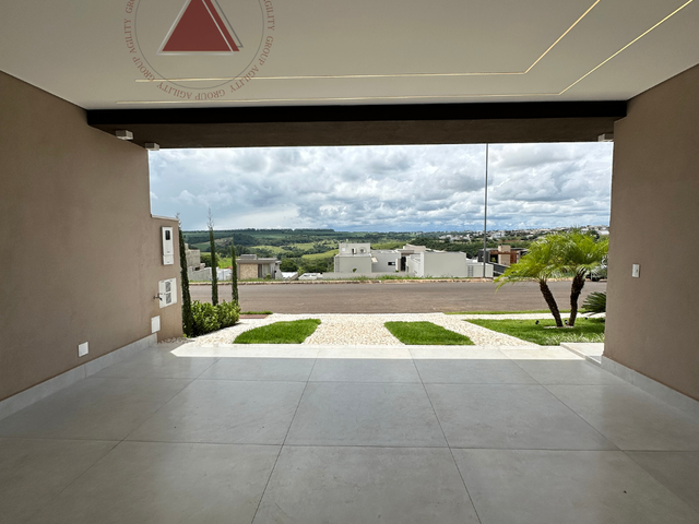 Casa com 360m² 3 quartos e 5 banheiros, à venda, no bairro Parque Universitário em Franca
