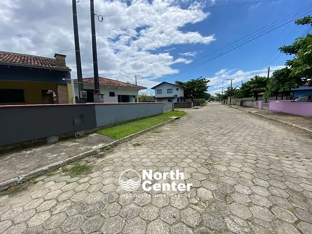 Casa com 180m² 2 quartos e 2 banheiros, à venda, no bairro Centro em Balneário Barra do Sul