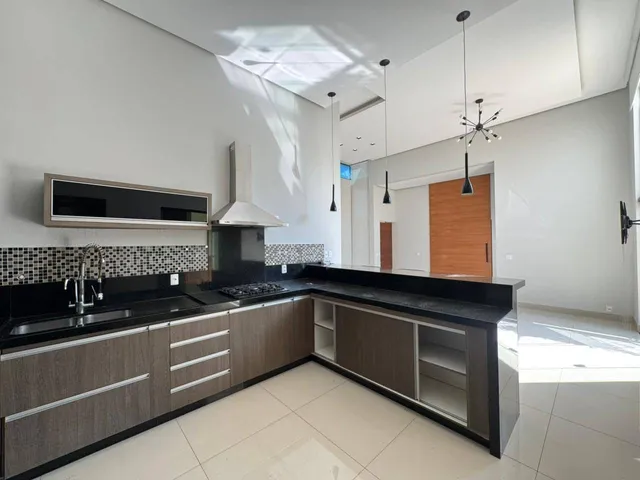 Casa com 500m² 2 quartos e 2 banheiros, à venda, no bairro Jardim Itatiaia 2 em Londrina