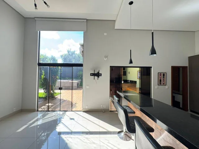Casa com 500m² 2 quartos e 2 banheiros, à venda, no bairro Jardim Itatiaia 2 em Londrina