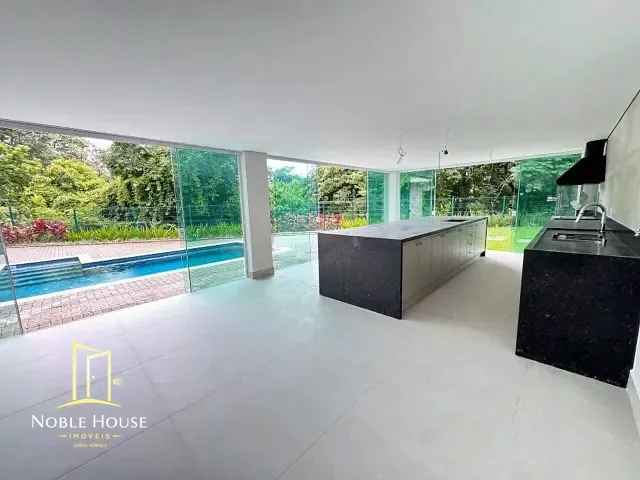 Casa com 636m² 4 quartos e 6 banheiros, à venda, no bairro Pinheirinho em Vinhedo