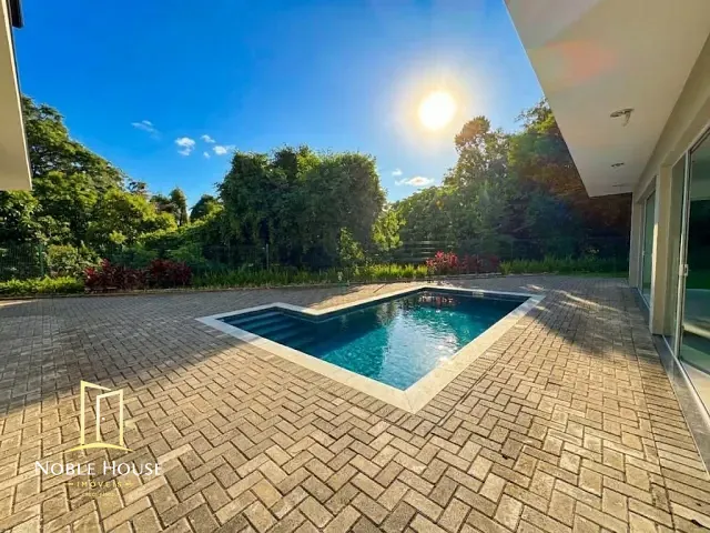 Casa com 636m² 4 quartos e 6 banheiros, à venda, no bairro Pinheirinho em Vinhedo
