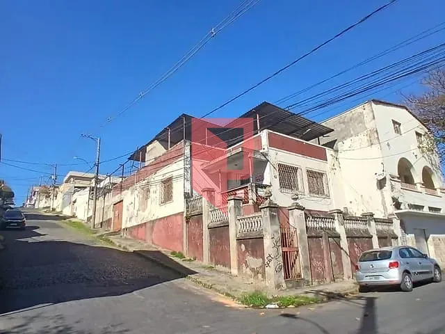 Casa com 300m² 3 quartos e 3 banheiros, à venda, no bairro Bonfim em Belo Horizonte