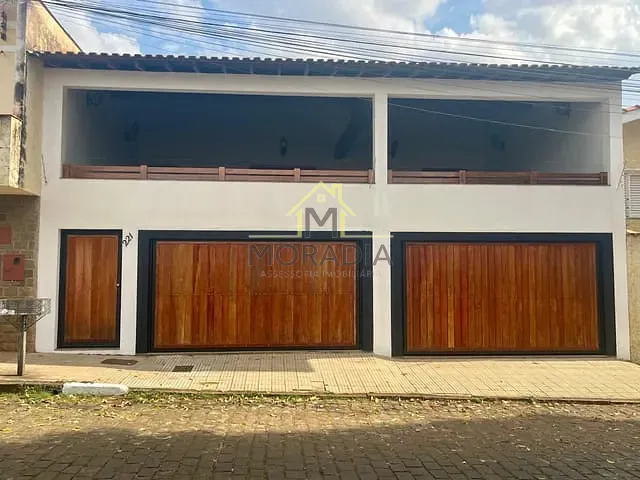 Casa com 346m² 3 quartos e 3 banheiros, à venda, no bairro Angola em Guaxupé