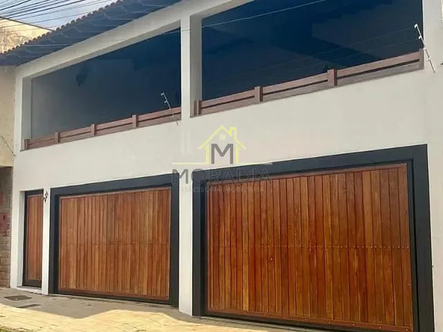 Casa com 346m² 3 quartos e 3 banheiros, à venda, no bairro Angola em Guaxupé