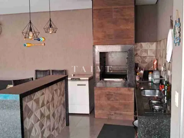 Casa com 420m² 3 quartos e 4 banheiros, à venda, no bairro Califórnia em Londrina