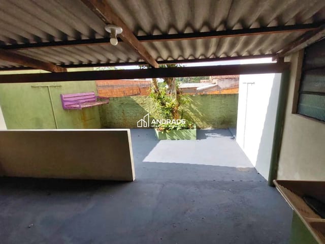 Casa com 200m² 3 quartos e 1 banheiro, à venda, no bairro Núcleo Habitacional Castelo Branco em Apucarana