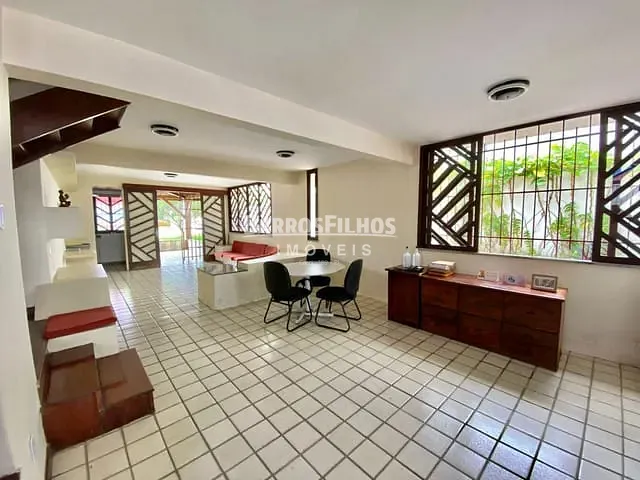 Casa com 507m² 4 quartos e 5 banheiros, à venda, no bairro Grageru em Aracaju
