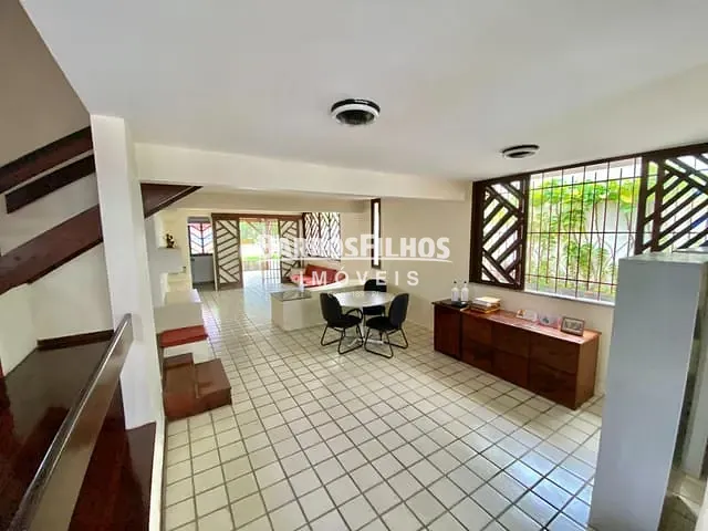 Casa com 507m² 4 quartos e 5 banheiros, à venda, no bairro Grageru em Aracaju