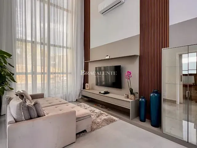 Casa 3 quartos e 4 banheiros, à venda, no bairro Roncáglia em Valinhos