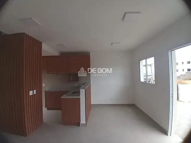 Casa 2 quartos e 2 banheiros, à venda, no bairro Bandeirantes em Poços de Caldas