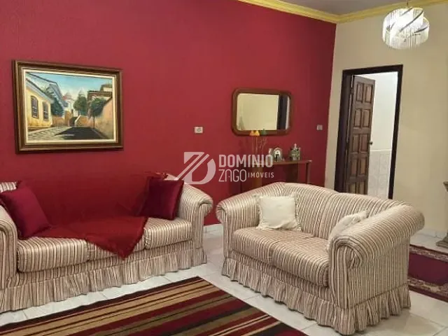 Casa com 296m² 4 quartos e 4 banheiros, à venda, no bairro Nossa Senhora da Abadia em Uberaba
