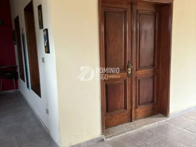 Casa com 296m² 4 quartos e 4 banheiros, à venda, no bairro Nossa Senhora da Abadia em Uberaba
