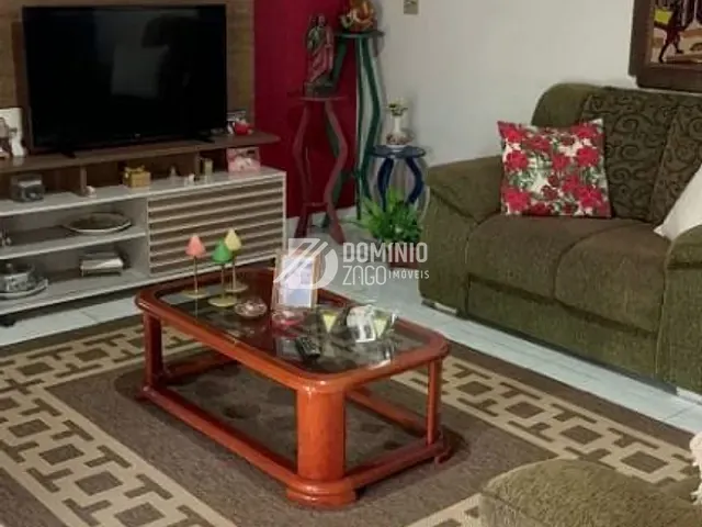 Casa com 296m² 4 quartos e 4 banheiros, à venda, no bairro Nossa Senhora da Abadia em Uberaba