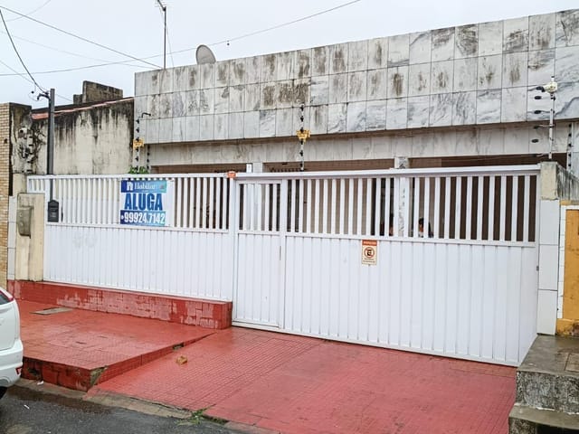 Casa com 400m² 3 quartos e 2 banheiros, para alugar, no bairro Dezoito do Forte em Aracaju
