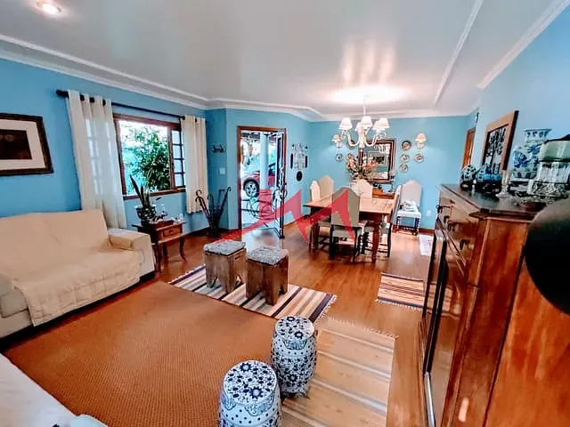 Casa com 525m² 4 quartos e 4 banheiros, à venda, no bairro Baldeador em Niterói