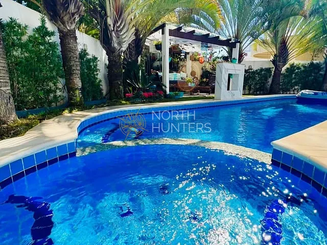 Casa com 840m² 7 quartos e 8 banheiros, para alugar, no bairro Jurerê Internacional em Florianópolis