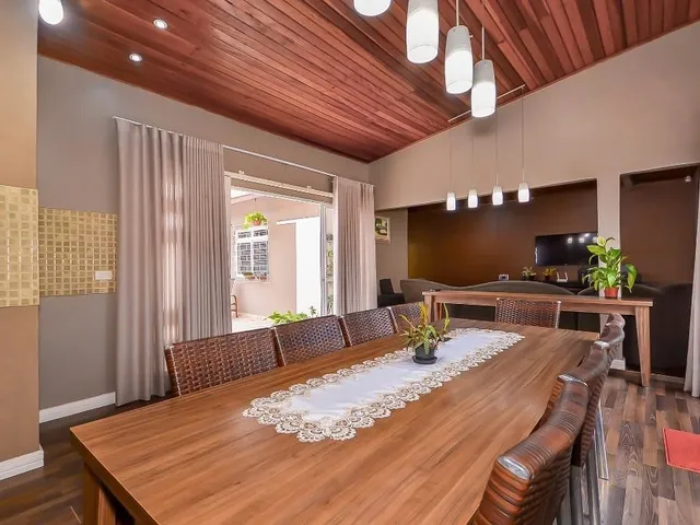 Casa com 332m² 4 quartos e 4 banheiros, à venda, no bairro Santa Felicidade em Curitiba