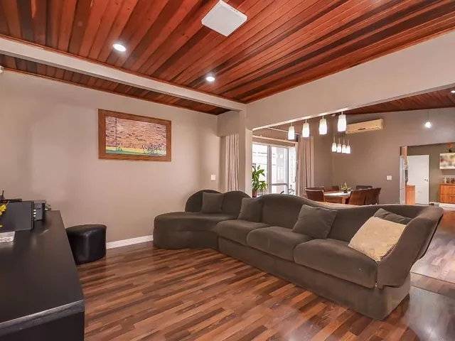 Casa com 332m² 4 quartos e 4 banheiros, à venda, no bairro Santa Felicidade em Curitiba