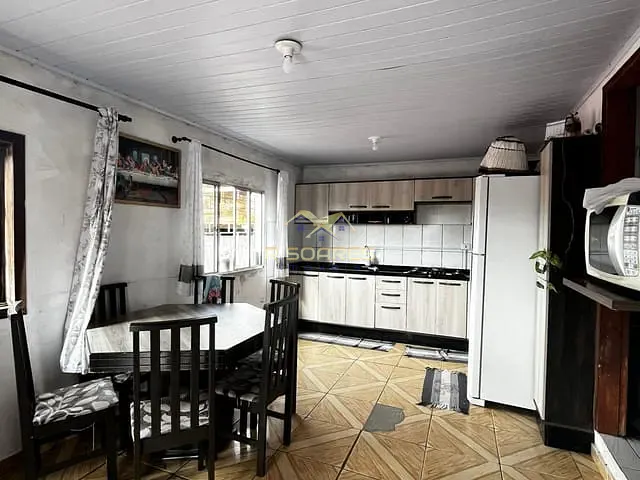 Casa com 204m² 3 quartos e 1 banheiro, à venda, no bairro Passaúna em Araucária