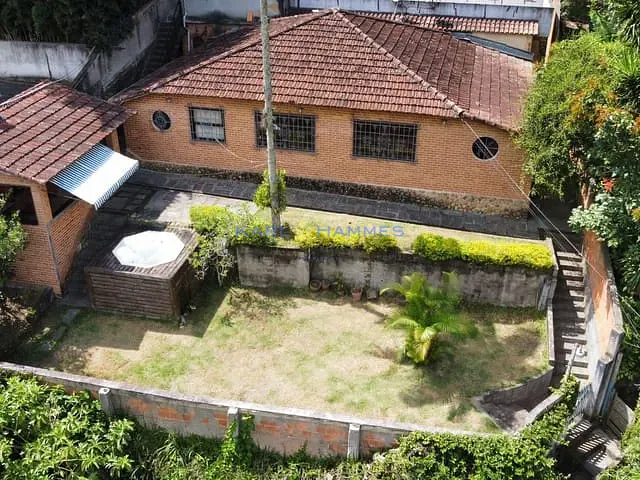 Casa 5 quartos e 2 banheiros, à venda, no bairro Carangola em Petrópolis
