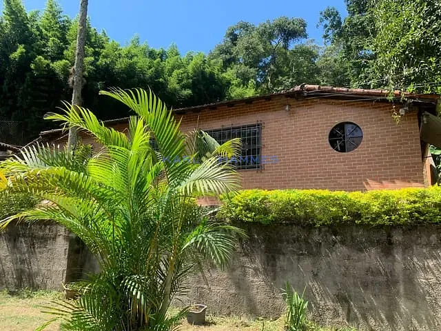 Casa 5 quartos e 2 banheiros, à venda, no bairro Carangola em Petrópolis