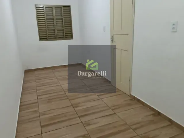 Casa 3 quartos e 1 banheiro, para alugar, no bairro Vila São Francisco em Lavras