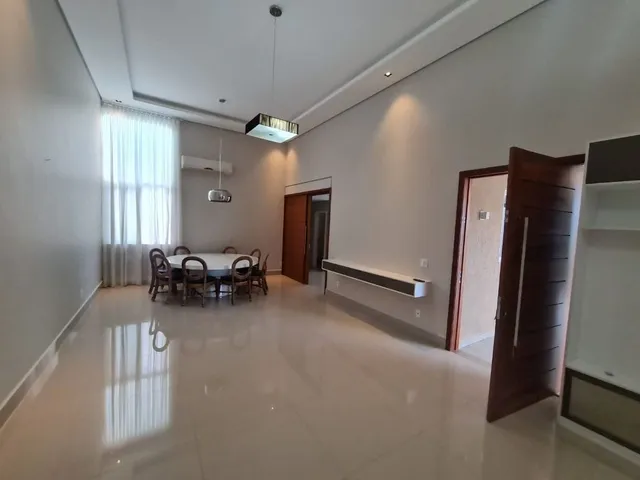 Casa com 300m² 3 quartos e 4 banheiros, à venda, no bairro Esperança em Londrina