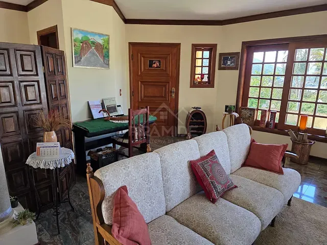 Casa com 2100m² 5 quartos e 2 banheiros, à venda, no bairro Bortolan em Poços de Caldas