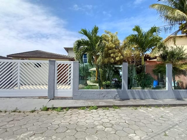 Casa 4 quartos e 4 banheiros, à venda, no bairro Jardim Peró em Cabo Frio