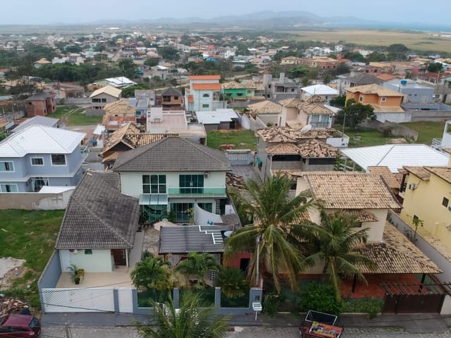 Casa 4 quartos e 4 banheiros, à venda, no bairro Jardim Peró em Cabo Frio