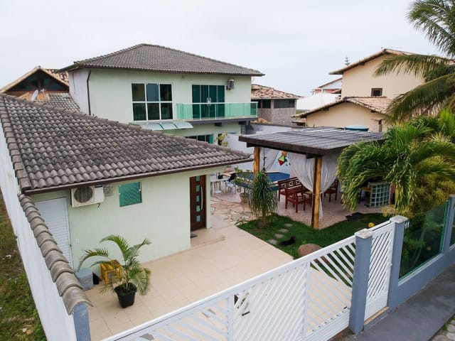 Casa 4 quartos e 4 banheiros, à venda, no bairro Jardim Peró em Cabo Frio