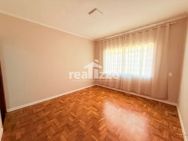 Casa 2 quartos e 2 banheiros, para alugar, no bairro Centro em Itapira