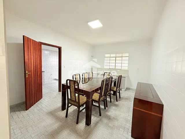 Casa 2 quartos e 2 banheiros, para alugar, no bairro Centro em Itapira