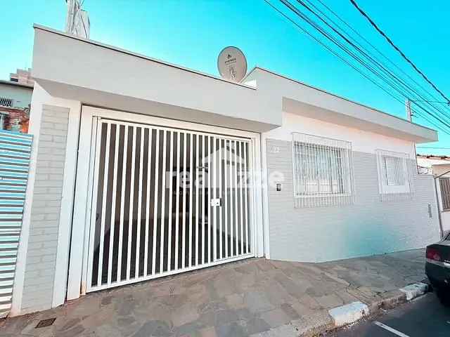 Casa 2 quartos e 2 banheiros, para alugar, no bairro Centro em Itapira