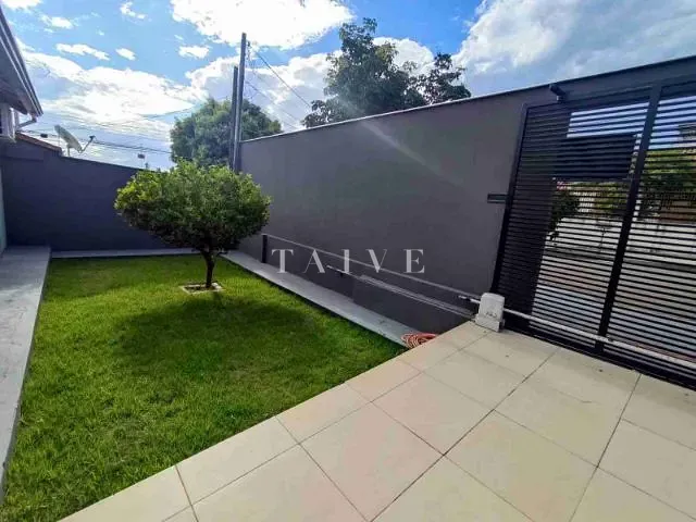 Casa com 330m² 3 quartos e 2 banheiros, à venda, no bairro Santa Mônica em Londrina