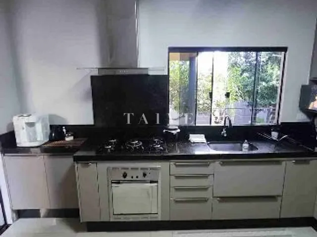 Casa com 330m² 3 quartos e 2 banheiros, à venda, no bairro Santa Mônica em Londrina