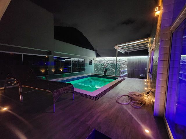 Casa com 450m² 5 quartos e 6 banheiros, à venda, no bairro Vargem Pequena em Rio de Janeiro