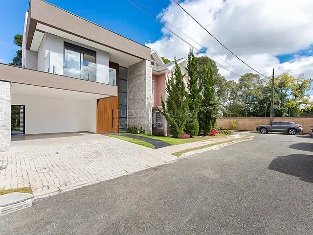 Casa com 234m² 3 quartos e 4 banheiros, à venda, no bairro Santa Cândida em Curitiba